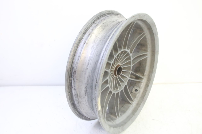 photo de LLANTA TRASERA PIAGGIO MP3 RL 250 (2006 - 2010) - Primer plano de alta resolución