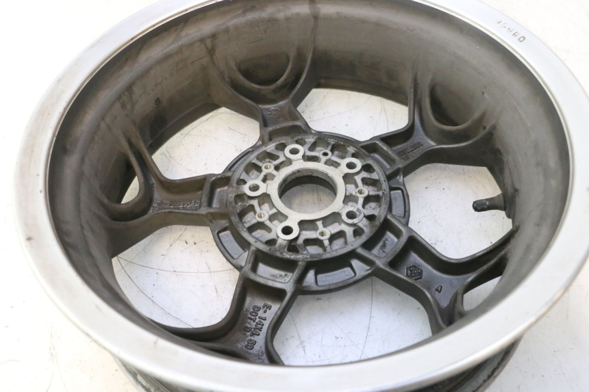 photo de LLANTA TRASERA PIAGGIO MP3 500 (2016 - 2018) - Características distintivas