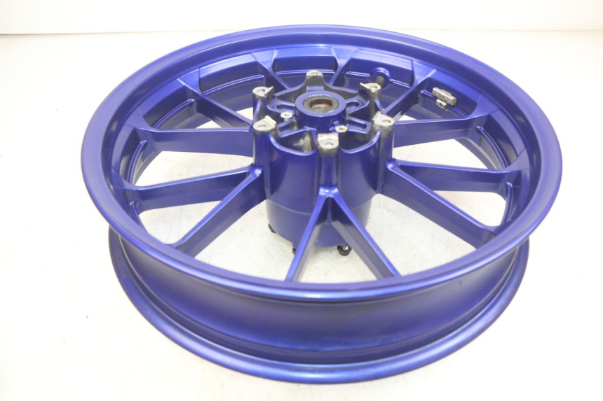 photo de LLANTA TRASERA YAMAHA MT ABS 125 (2014 - 2018) - Primer plano técnico