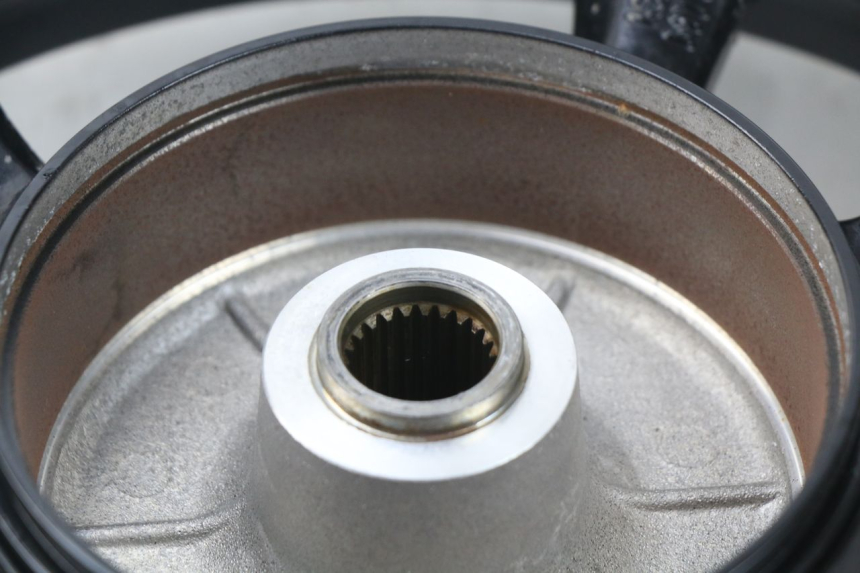 photo de LLANTA TRASERA MBK MW TRYPTIK 125 (2017 - 2022) - Zoom sobre los componentes