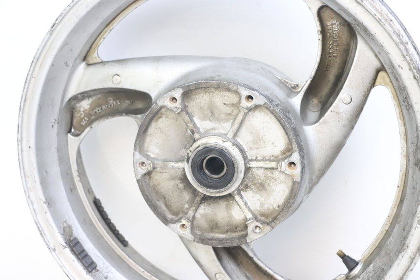 photo de LLANTA TRASERA HONDA NTV DEAUVILLE 650 (1998 - 2001) - Detalles de los puntos de fijación