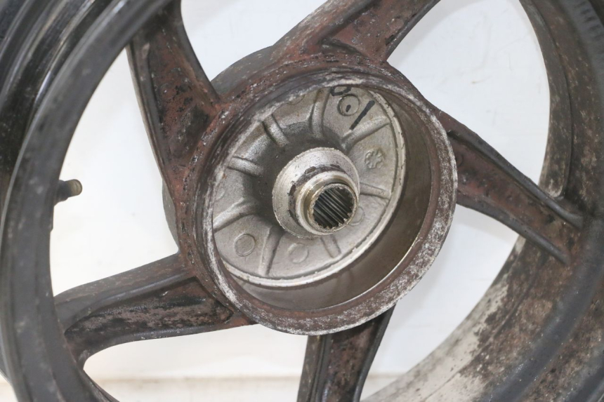 photo de LLANTA TRASERA SYM ORBIT 2 4T 50 (2008 - 2017) - Primer plano técnico