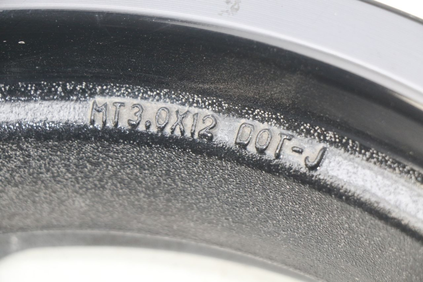 photo de LLANTA TRASERA SYM ORBIT III 3 4T 50 (2021 - 2025) - Otra perspectiva