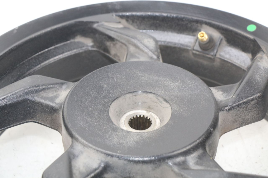 photo de LLANTA TRASERA SYM ORBIT III 3 4T 50 (2021 - 2025) - Primer plano técnico