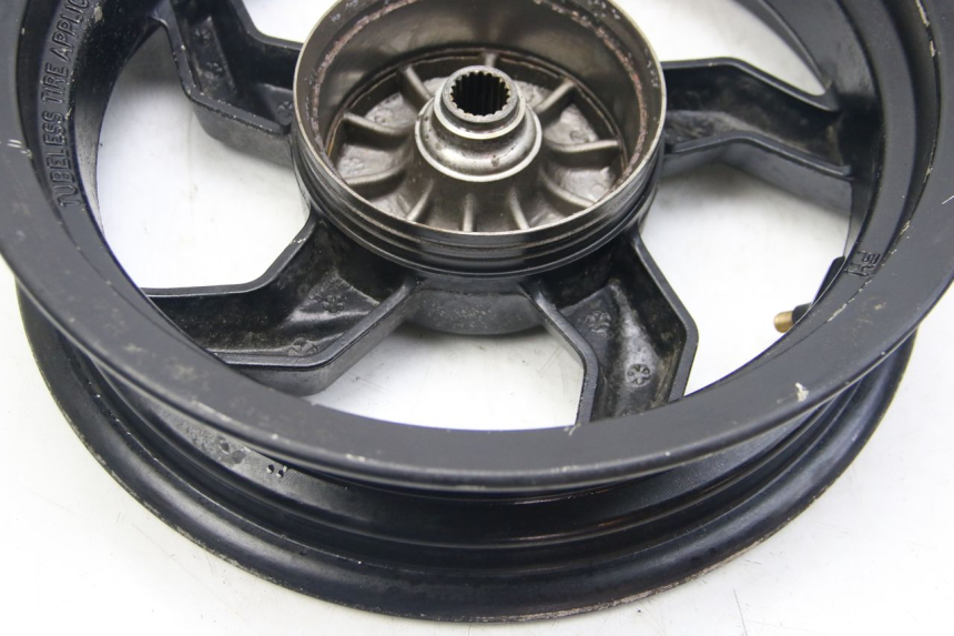 photo de LLANTA TRASERA SYM ORBIT III 3 4T 50 (2021 - 2025) - Enfoque en la estructura