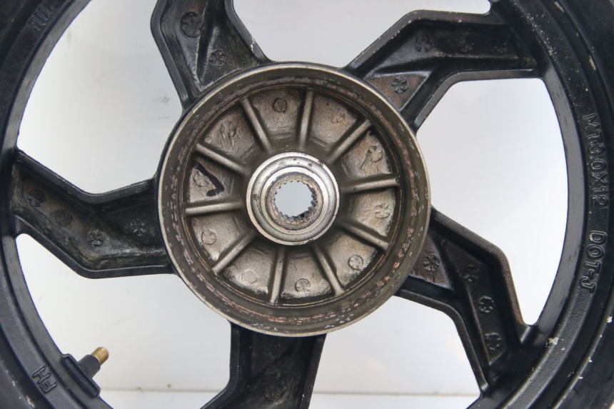 photo de LLANTA TRASERA SYM ORBIT III 3 4T 50 (2021 - 2025) - Estado de la superficie y material