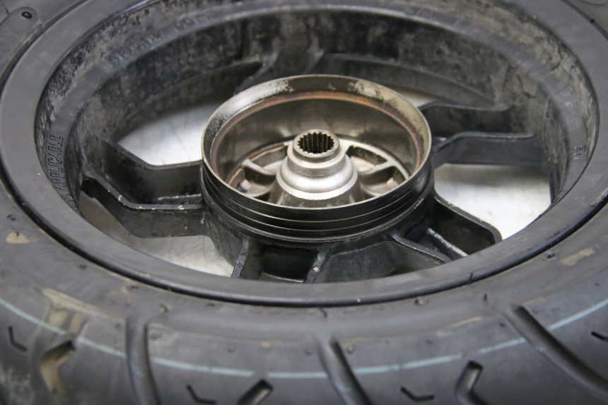 photo de LLANTA TRASERA SYM ORBIT III 3 4T 50 (2021 - 2025) - Zoom estado de uso