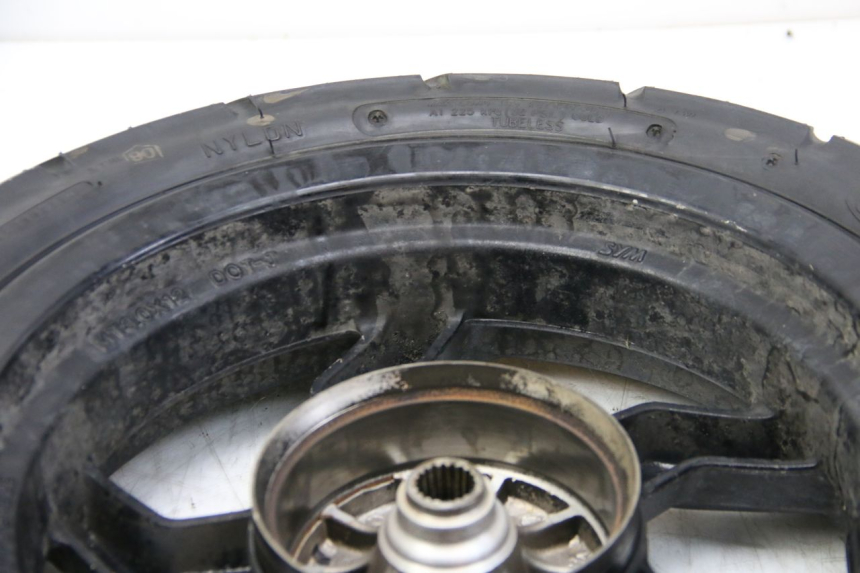 photo de LLANTA TRASERA SYM ORBIT III 3 4T 50 (2021 - 2025) - Otra perspectiva