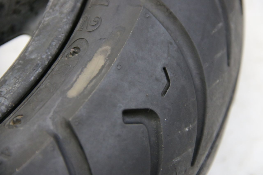 photo de LLANTA TRASERA SYM ORBIT III 3 4T 50 (2021 - 2025) - Primer plano técnico