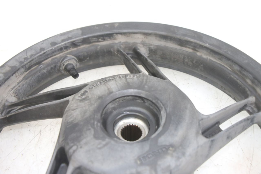 photo de LLANTA TRASERA HONDA PCX (JF28) 125 (2009 - 2011) - Primer plano de alta resolución
