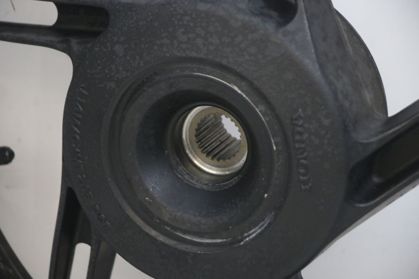 photo de LLANTA TRASERA HONDA PCX (JF47) 125 (2012 - 2013) - Detalles de los puntos de fijación