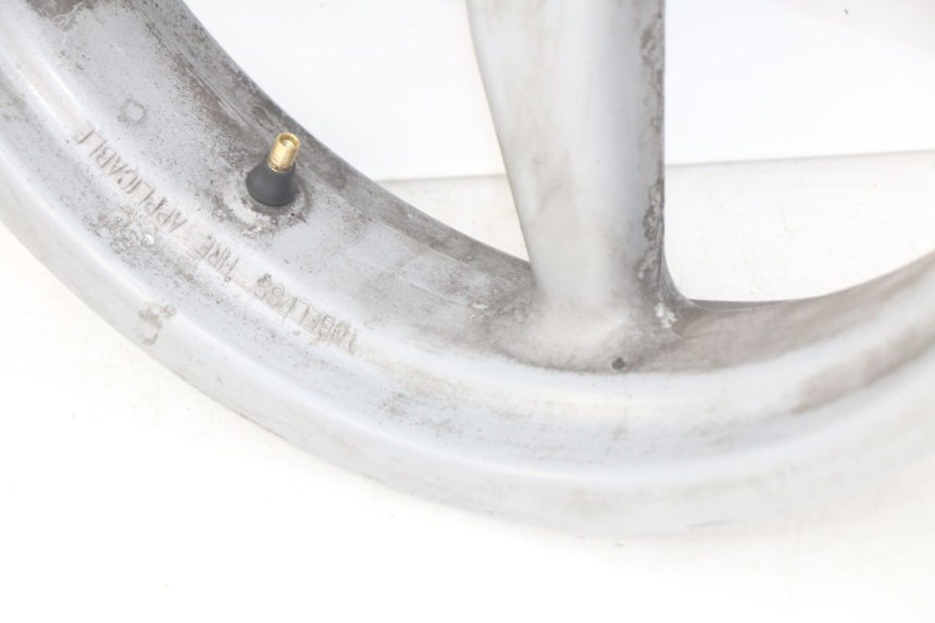 photo de LLANTA TRASERA KYMCO PEOPLE 250 (2004 - 2008) - Primer plano de alta resolución