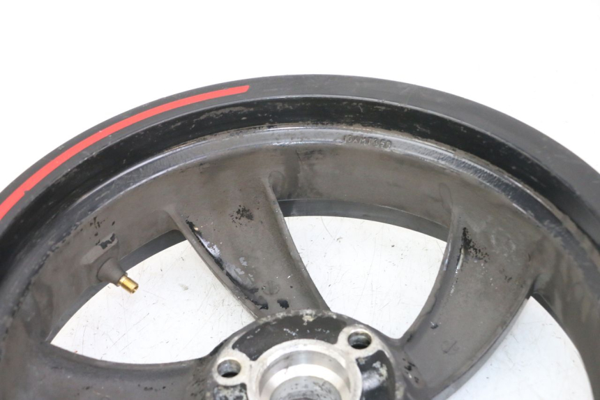 photo de LLANTA TRASERA PEUGEOT CITYSTAR 2T 50 (2018 - 2021) - Primer plano de alta resolución