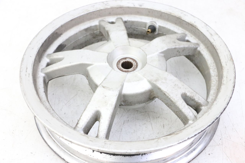 photo de LLANTA TRASERA PEUGEOT KISBEE 4T 50 (2010 - 2017) - Características distintivas