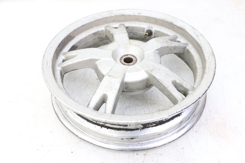 photo de LLANTA TRASERA PEUGEOT KISBEE 4T 50 (2010 - 2017) - Primer plano de alta resolución