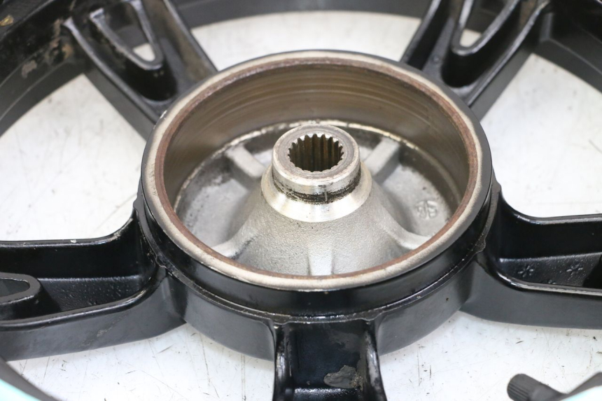 photo de LLANTA TRASERA PEUGEOT STREETZONE 4T 50 (2018 - 2023) - Recambio usado revisado