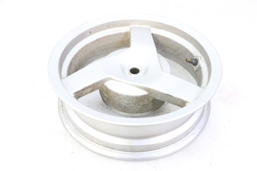 photo de LLANTA TRASERA PEUGEOT VIVACITY 125 (2010 - 2017) - Primer plano de alta resolución