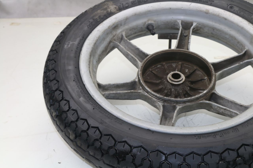 photo de LLANTA TRASERA PIAGGIO LIBERTY 2T 50 (2009 - 2013) - Primer plano técnico