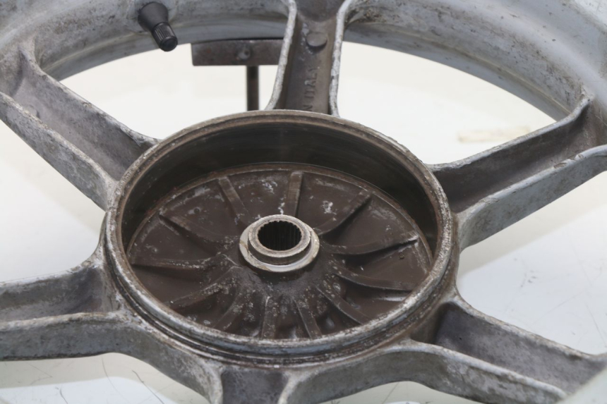 photo de LLANTA TRASERA PIAGGIO LIBERTY 2T 50 (2009 - 2013) - Detalles de los puntos de fijación