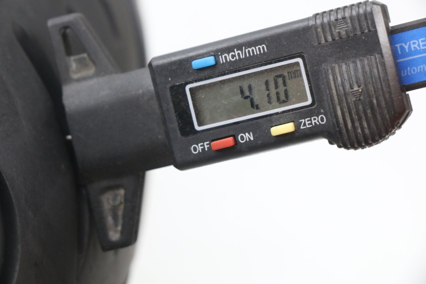 photo de LLANTA TRASERA BMW R GS 1200 (2005 - 2007) - Primer plano técnico