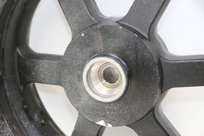 photo de LLANTA TRASERA RIDE RACE GT 2T 50 (2012 - 2017) - Primer plano técnico