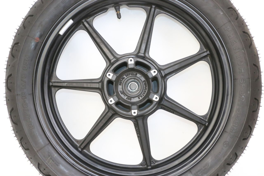 photo de LLANTA TRASERA ROYAL ENFIELD CONTINENTAL GT 650 (2019 - 2024) - Características distintivas