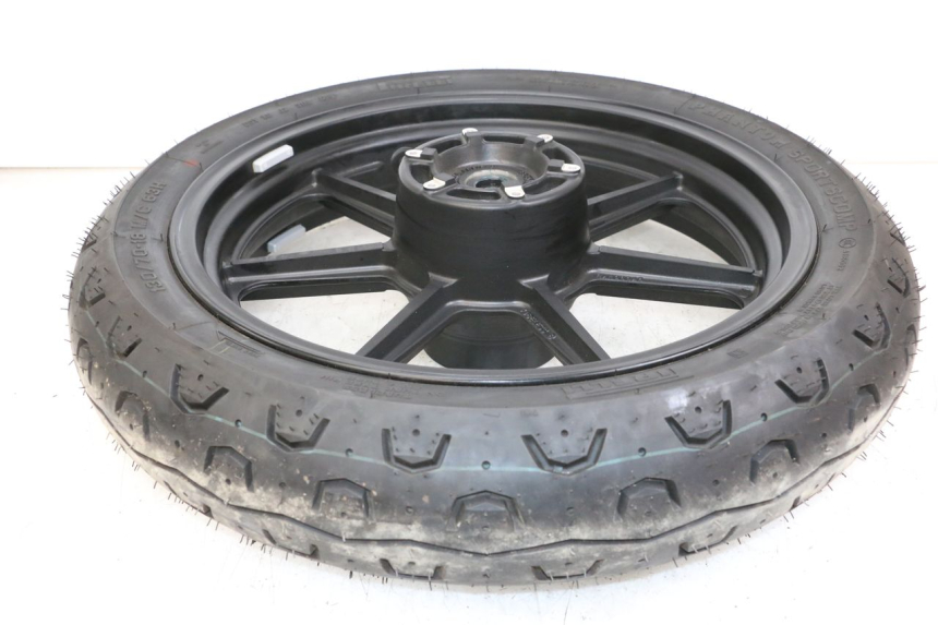 photo de LLANTA TRASERA ROYAL ENFIELD CONTINENTAL GT 650 (2019 - 2024) - Detalles de los puntos de fijación