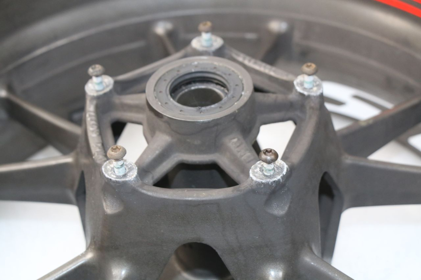 photo de LLANTA TRASERA BMW S RR ABS S1000RR 1000 (2009 - 2011) - Primer plano técnico