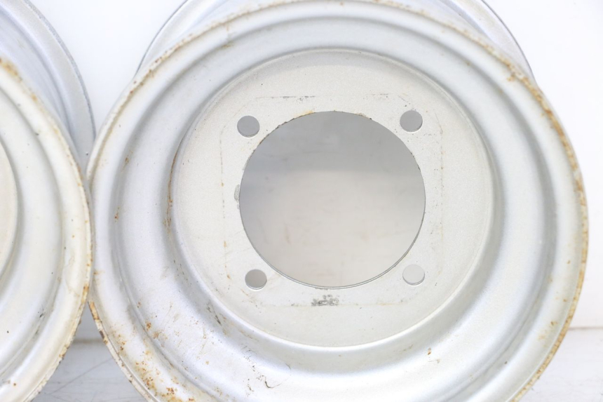 photo de LLANTA TRASERA HYTRACK S 150 (2003 - 2011) - Estado de la superficie y material