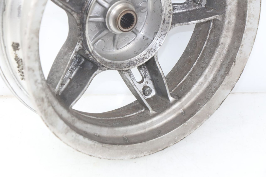 photo de LLANTA TRASERA DAELIM S2 125 (2006 - 2007) - Primer plano técnico