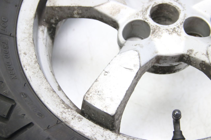 photo de LLANTA TRASERA PEUGEOT SATELIS COMPRESSOR K15 125 (2006 - 2009) - Primer plano técnico