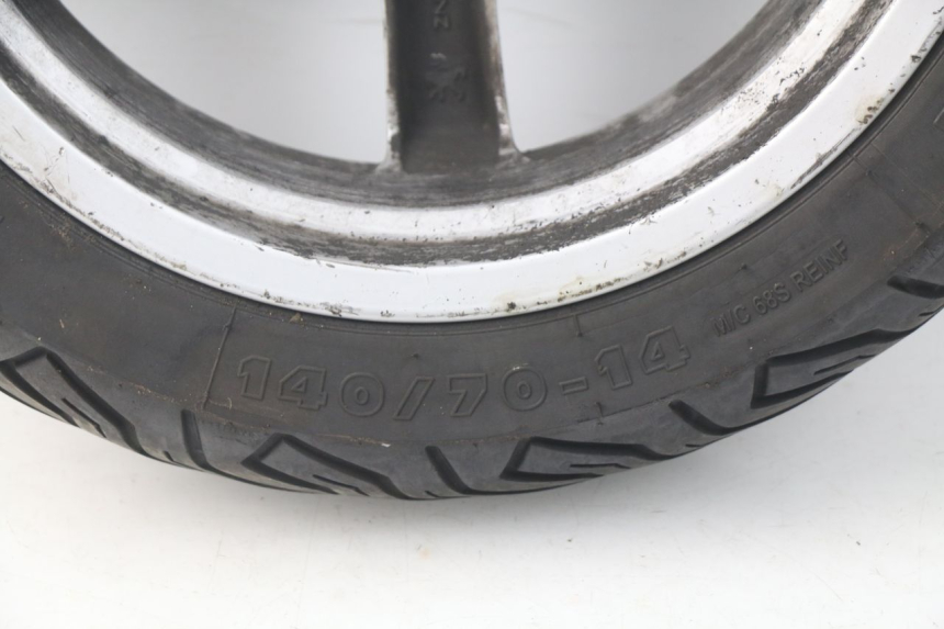 photo de LLANTA TRASERA PEUGEOT SATELIS 500 (2007 - 2013) - Detalles de los puntos de fijación