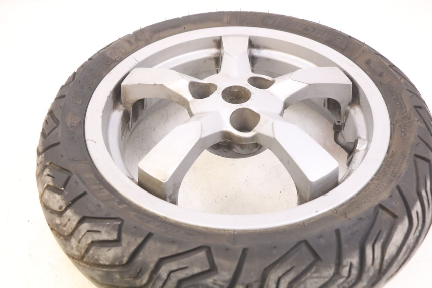 photo de LLANTA TRASERA PEUGEOT SATELIS 125 (2010 - 2012) - Otra perspectiva