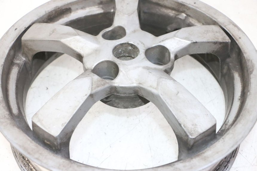 photo de LLANTA TRASERA PEUGEOT SATELIS 125 (2006 - 2009) - Características distintivas