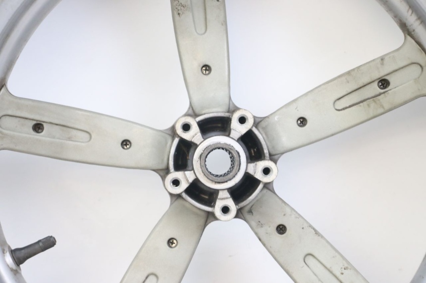 photo de LLANTA TRASERA APRILIA SCARABEO GT 125 (1999 - 2007) - Primer plano de alta resolución