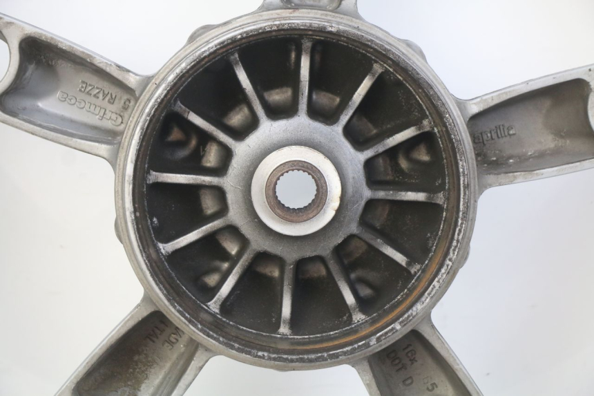 photo de LLANTA TRASERA APRILIA SCARABEO 100 (2003 - 2012) - Características distintivas