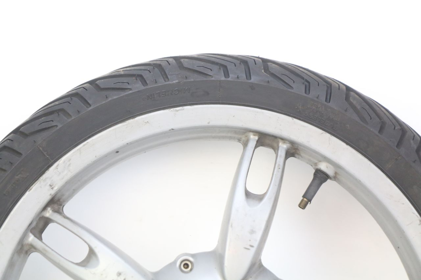 photo de LLANTA TRASERA APRILIA SCARABEO 100 (2003 - 2012) - Primer plano de alta resolución