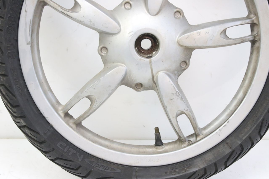 photo de LLANTA TRASERA APRILIA SCARABEO 100 (2003 - 2012) - Características distintivas