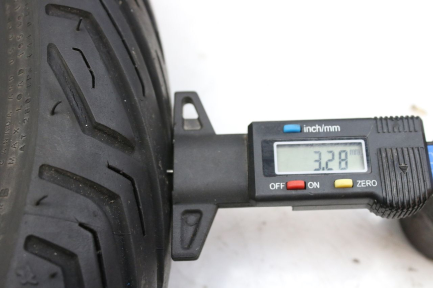 photo de LLANTA TRASERA APRILIA SCARABEO 100 (2003 - 2012) - Primer plano de alta resolución