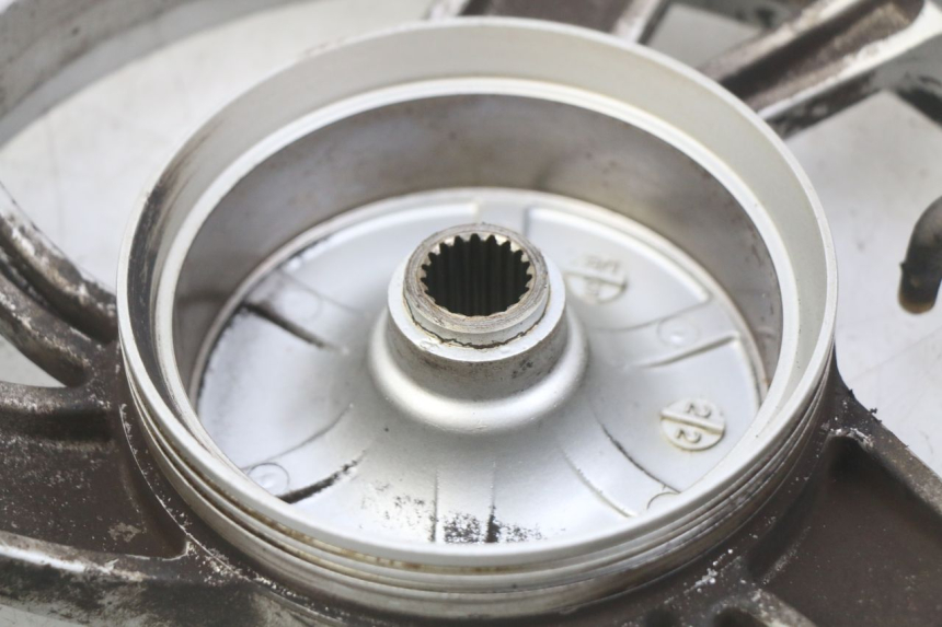 photo de LLANTA TRASERA KYMCO SENTO 100 (2008 - 2013) - Primer plano de alta resolución