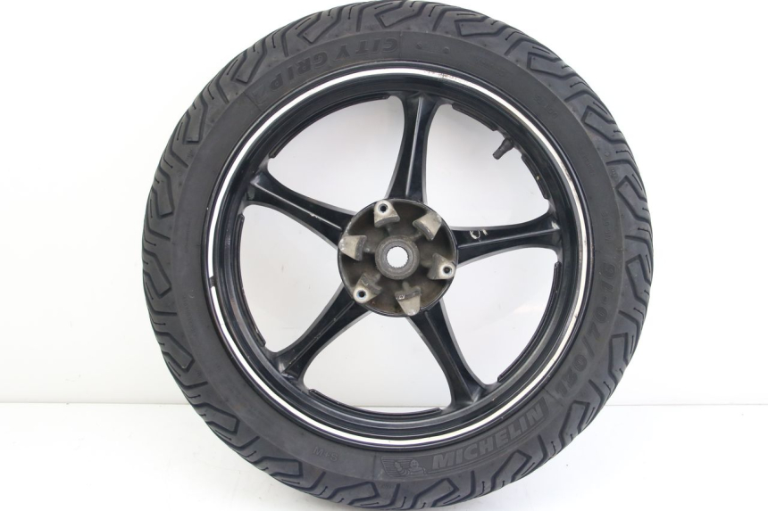 photo de LLANTA TRASERA SUZUKI SIXTEEN 125 (2008 - 2010) - Detalle de la pieza