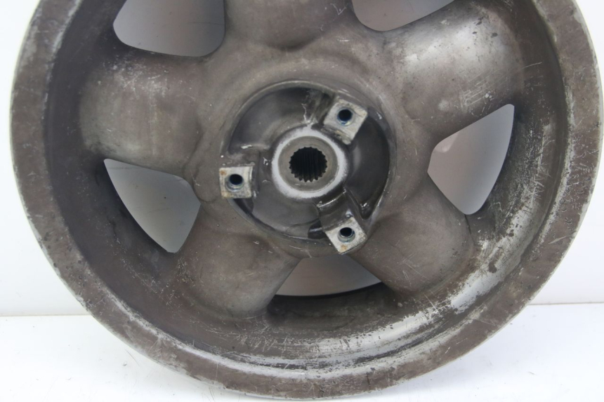 photo de LLANTA TRASERA MBK SKYLINER 125 (1998 - 2001) - Primer plano técnico