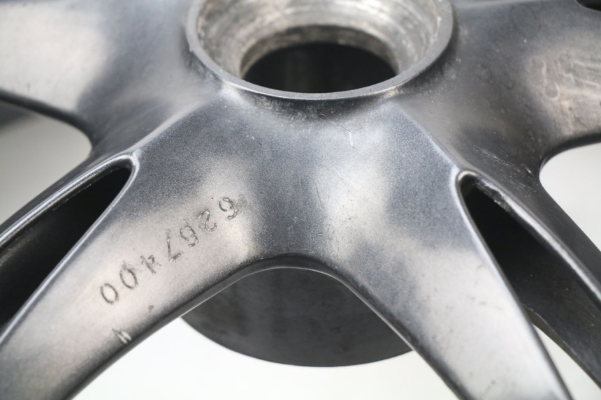 photo de LLANTA TRASERA TRIUMPH SPEED TRIPLE 1050 (2005 - 2007) - Características distintivas