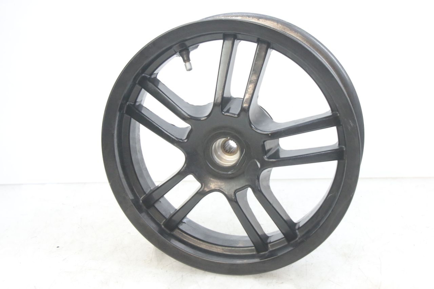 photo de LLANTA TRASERA PEUGEOT SPEEDFIGHT 4 4T 50 (2015 - 2020) - Primer plano técnico