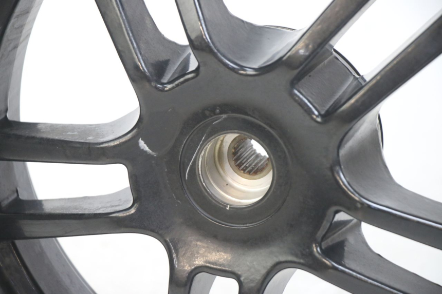 photo de LLANTA TRASERA PEUGEOT SPEEDFIGHT 4 4T 50 (2015 - 2020) - Estado de la superficie y material