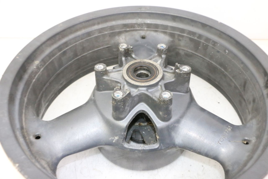 photo de LLANTA TRASERA TRIUMPH SPRINT 900 (1995 - 1998) - Primer plano técnico