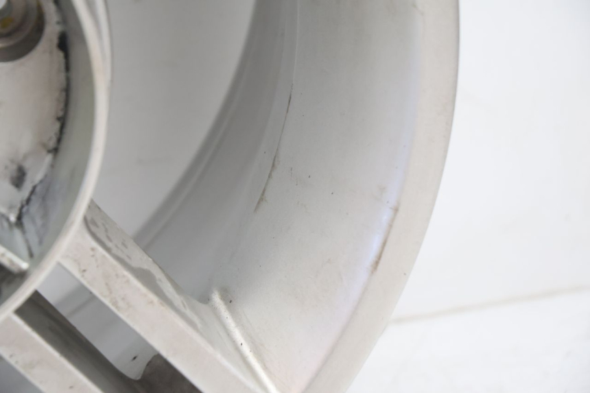 photo de LLANTA TRASERA CAN-AM SPYDER RS 1000 (2008 - 2012) - Estado de la superficie y material