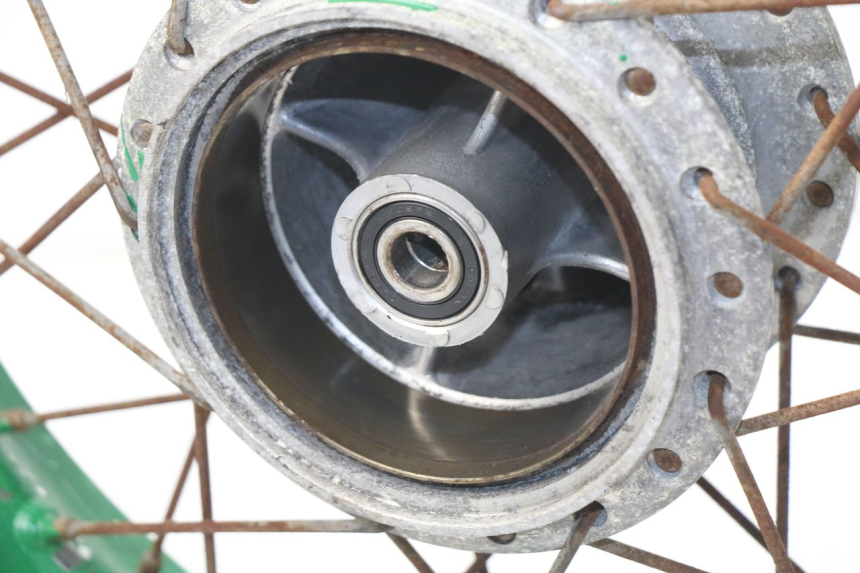 photo de LLANTA TRASERA YAMAHA SR 125 (1982 - 2003) - Detalles de los puntos de fijación