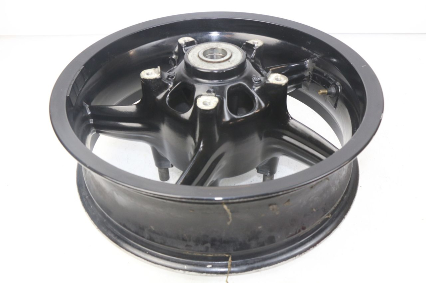 photo de LLANTA TRASERA APRILIA SRV 850 (2012 - 2017) - Primer plano técnico