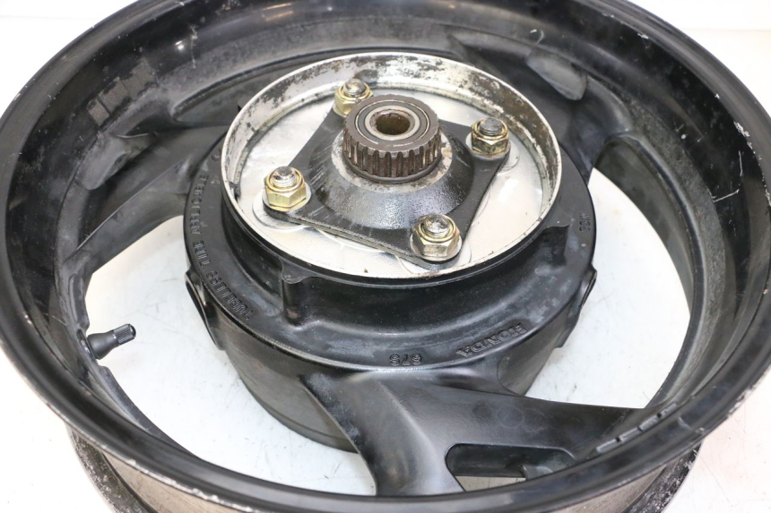 photo de LLANTA TRASERA HONDA ST PAN EUROPEAN 1300 (2002 - 2013) - Zoom sobre los componentes